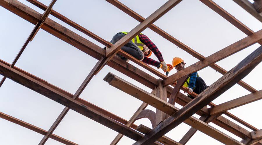 Expert Emergency Roof Repairs services in Uhrichsville, OH